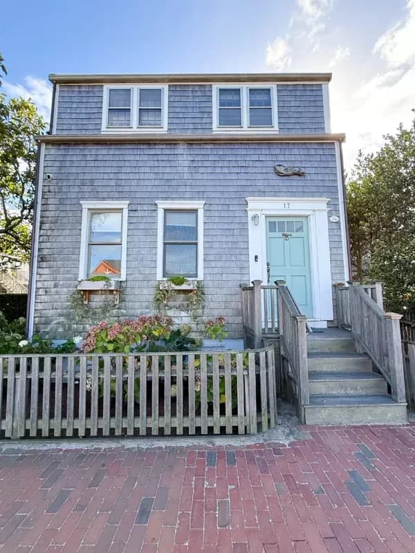 Newly rennovated 3 bedroom home in town — photo 3