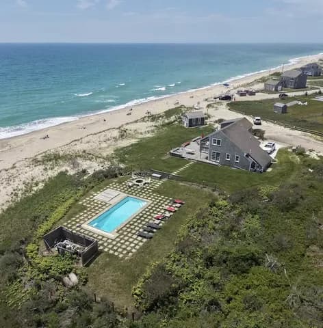 Wonderful waterfront home with pool and jacuzzi