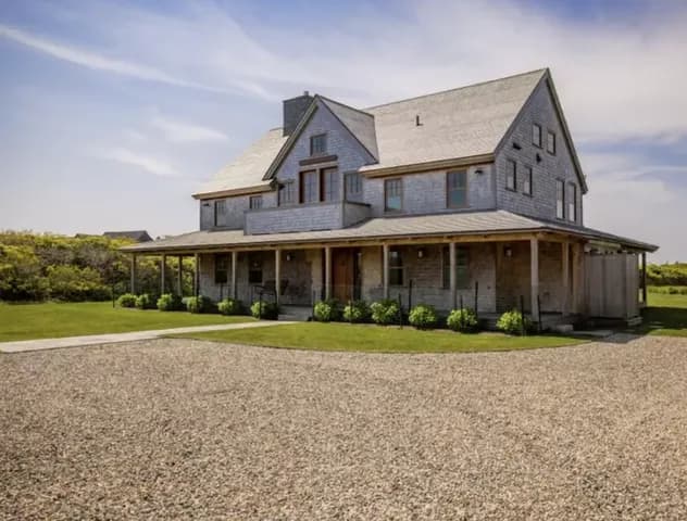 Modern Tom Nevers Escape Designed for Entertaining