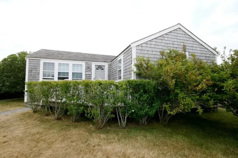 Nantucket Rental, Steps from Ocean Charming Becket Cottage