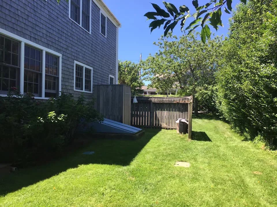 Traditional summer home in Cliff/Lincoln circle neighborhood — photo 3