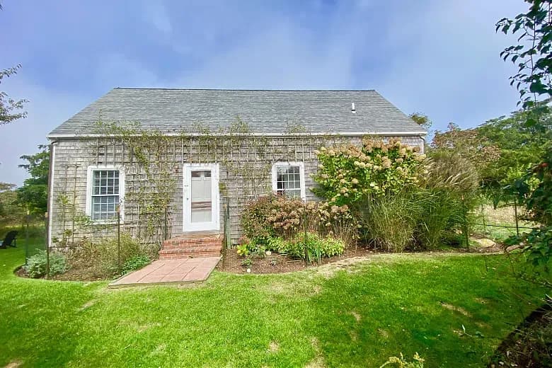 Nantucket Rental, Sconset Cozy 'Sconset House with Private Patio & Loft Bedroom