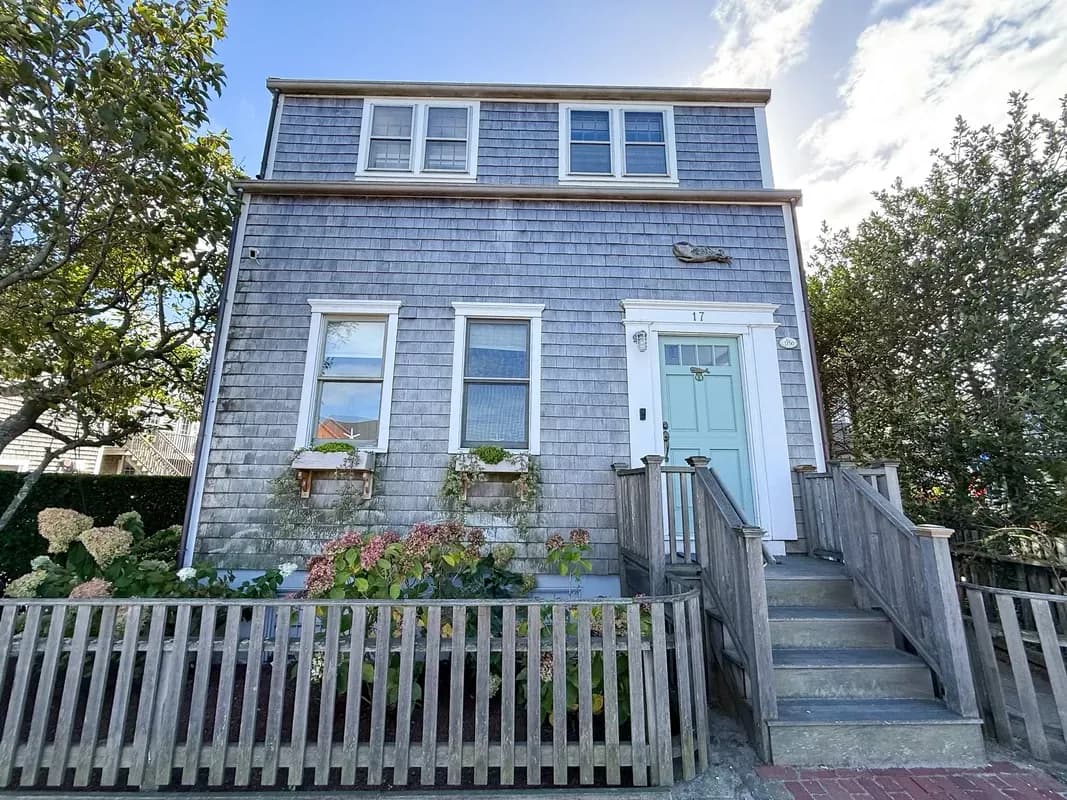 Newly rennovated 3 bedroom home in town — main photo