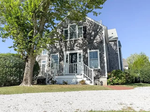 Wonderful home in Brant Point near Jetties beach