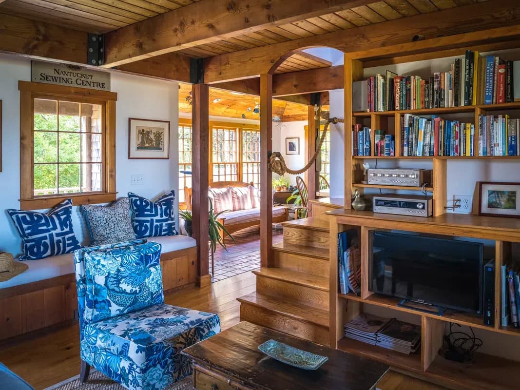 Nantucket Rental, Madaket Post and beam style house in Madaket