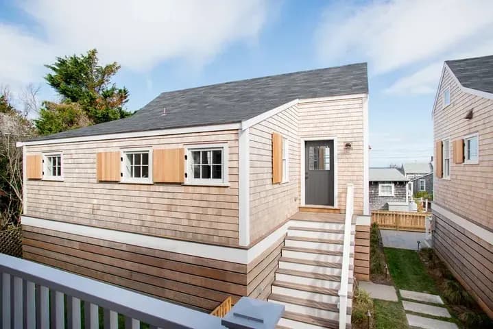 Charming Nantucket Cottage with Harbor Views