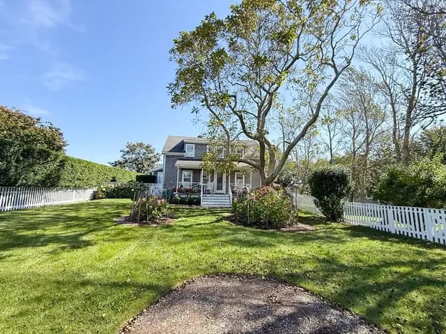 "Windsor Cottage" - Near Town with Large Yard