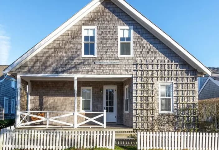 Quaint and cozy Sconset cottage just steps from the beach