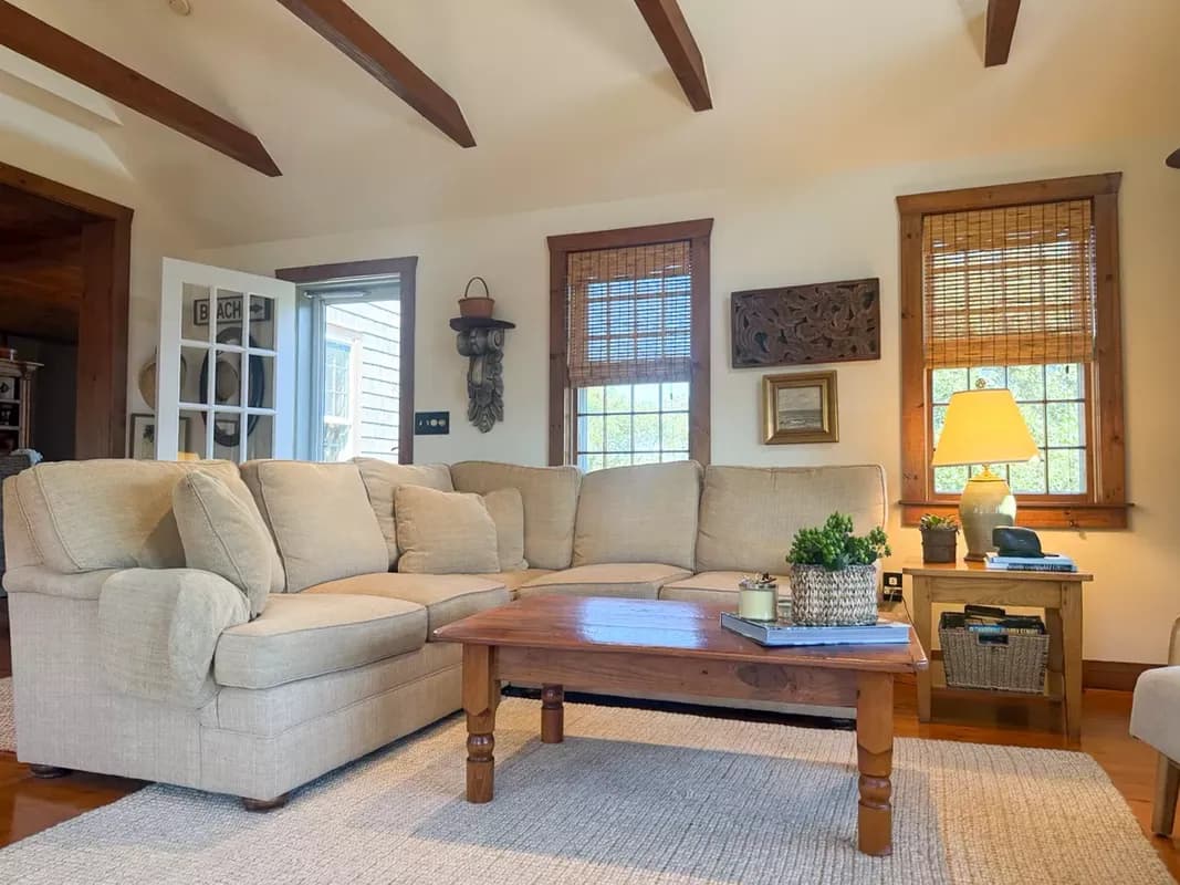 Nantucket home with Cathedral ceilings — photo 5
