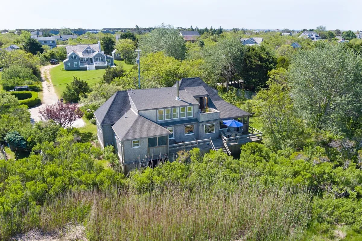 Post and beam style house in Madaket — photo 2