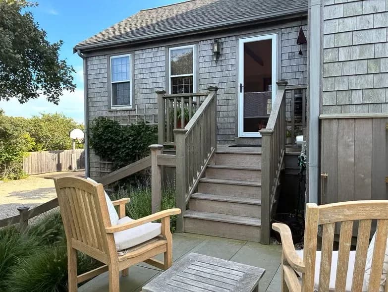 Nantucket home with Cathedral ceilings — main photo