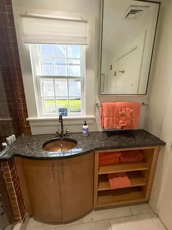 Completely rennovated cozy cottage in Brant Point — photo 4