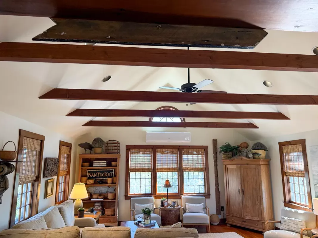 Nantucket home with Cathedral ceilings — photo 4